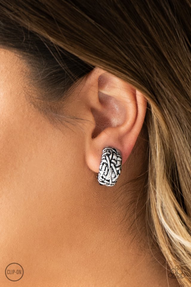 Couture Collision - Silver
Clip on