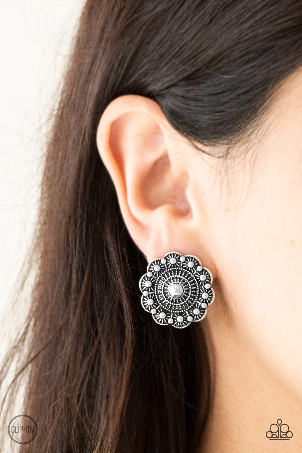 Paparazzi Foxy Flower Gardens - Silver Clip On