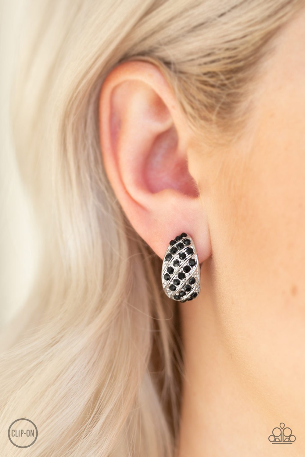 Sparkling Shells - Black Clip On